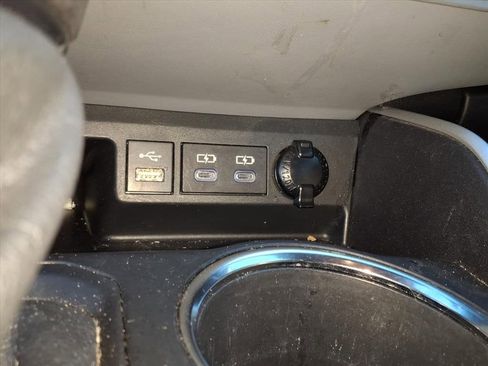 Used 2022 Toyota Highlander L image 13