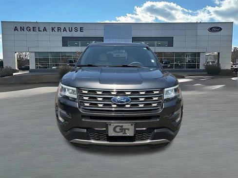 Used 2017 Ford Explorer XLT FWD image 2