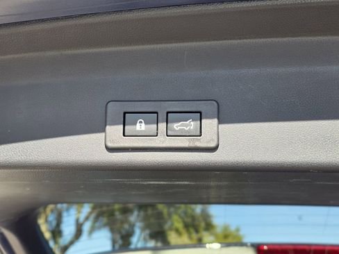 Used 2024 Subaru Ascent Premium w/ Convenience Package image 10