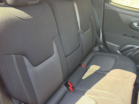 Used 2021 Jeep Renegade Latitude AWD/4WD image 23
