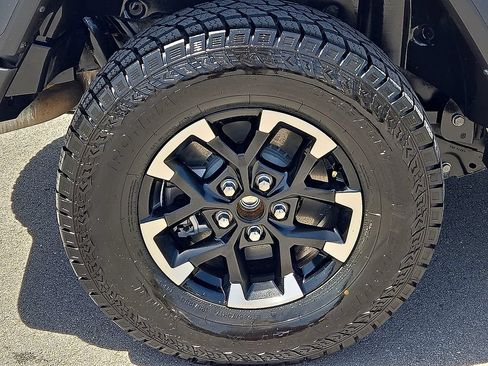 Used 2024 Jeep Wrangler Unlimited Rubicon 4xe AWD/4WD image 7