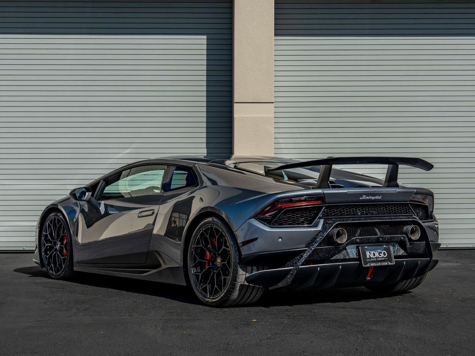 Used 2018 Lamborghini Huracan Performante AWD/4WD image 6