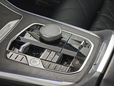 Used 2023 BMW X7 xDrive40i w/ Premium Package image 16