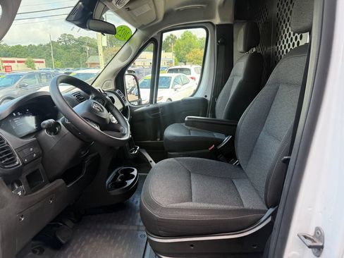 Used 2025 RAM ProMaster 2500 w/ U-Haul Equipment Group FWD image 15