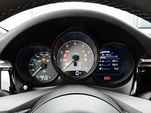 Certified 2022 Porsche Macan S AWD/4WD image 9