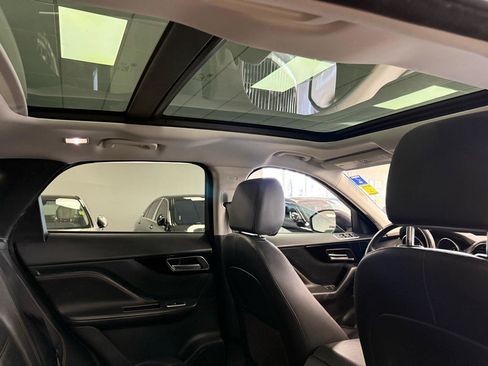 Used 2017 Jaguar F-PACE Prestige image 20