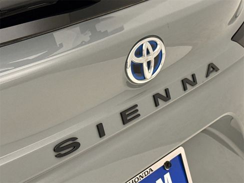 Used 2023 Toyota Sienna XSE image 12