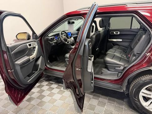 Used 2022 Ford Explorer XLT w/ Equipment Group 202A AWD/4WD image 13
