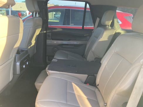 Used 2019 Ford Expedition XLT w/ Equipment Group 202A RWD image 4