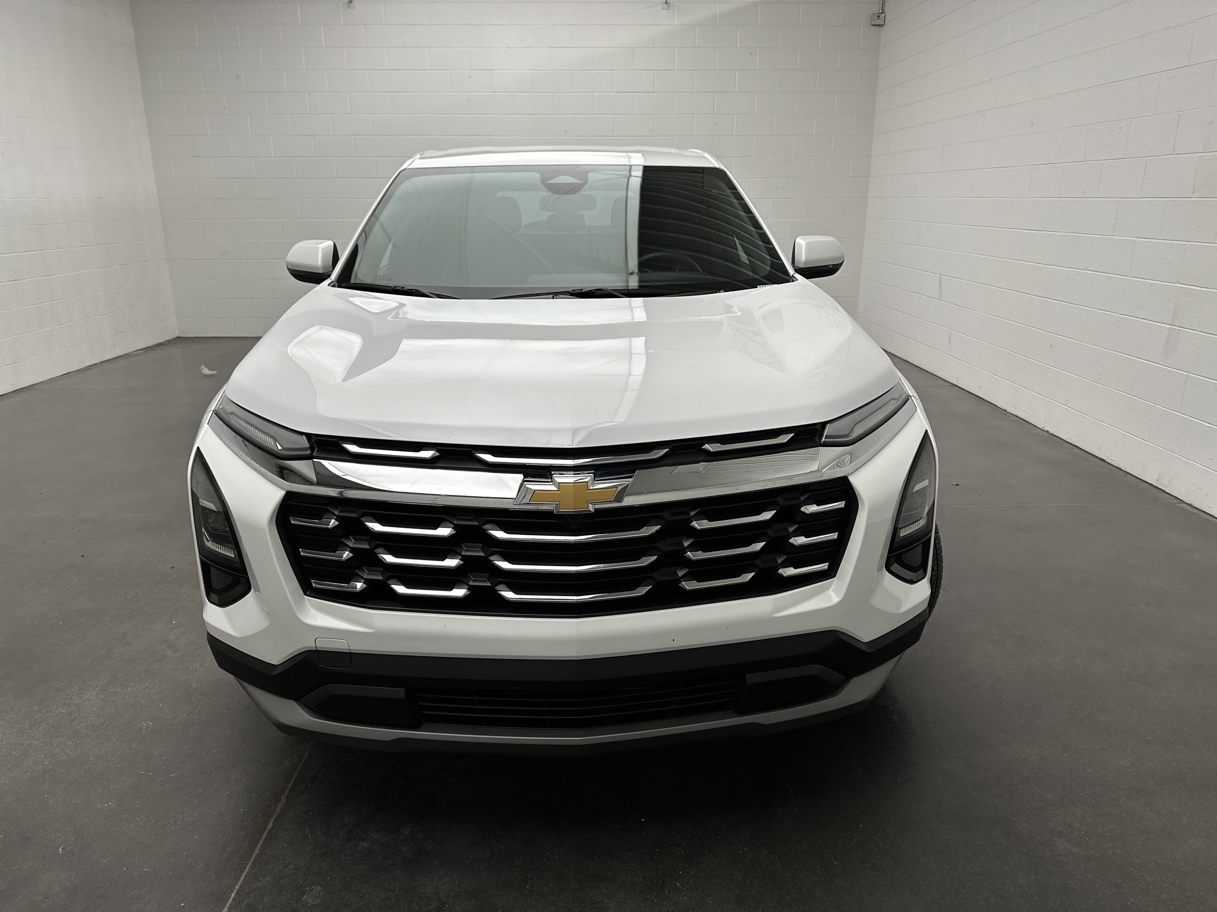 Used 2026 Chevrolet Equinox LT FWD image 3