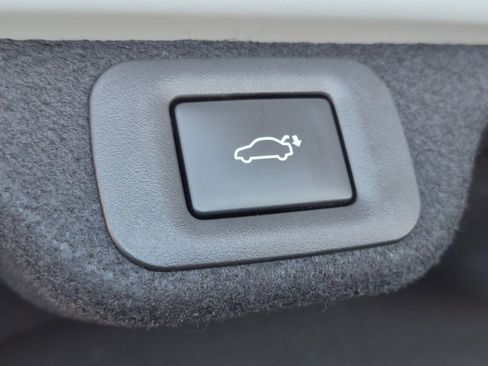 Used 2025 Toyota Crown Platinum w/ Carpet Mat Package (TMS) AWD/4WD image 17