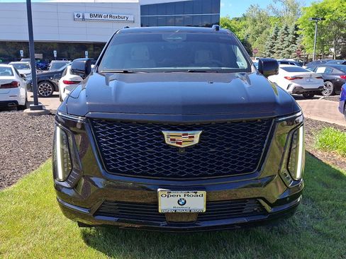 Used 2025 Cadillac Escalade Sport Platinum w/ LPO, Floor Liner Package AWD/4WD image 2