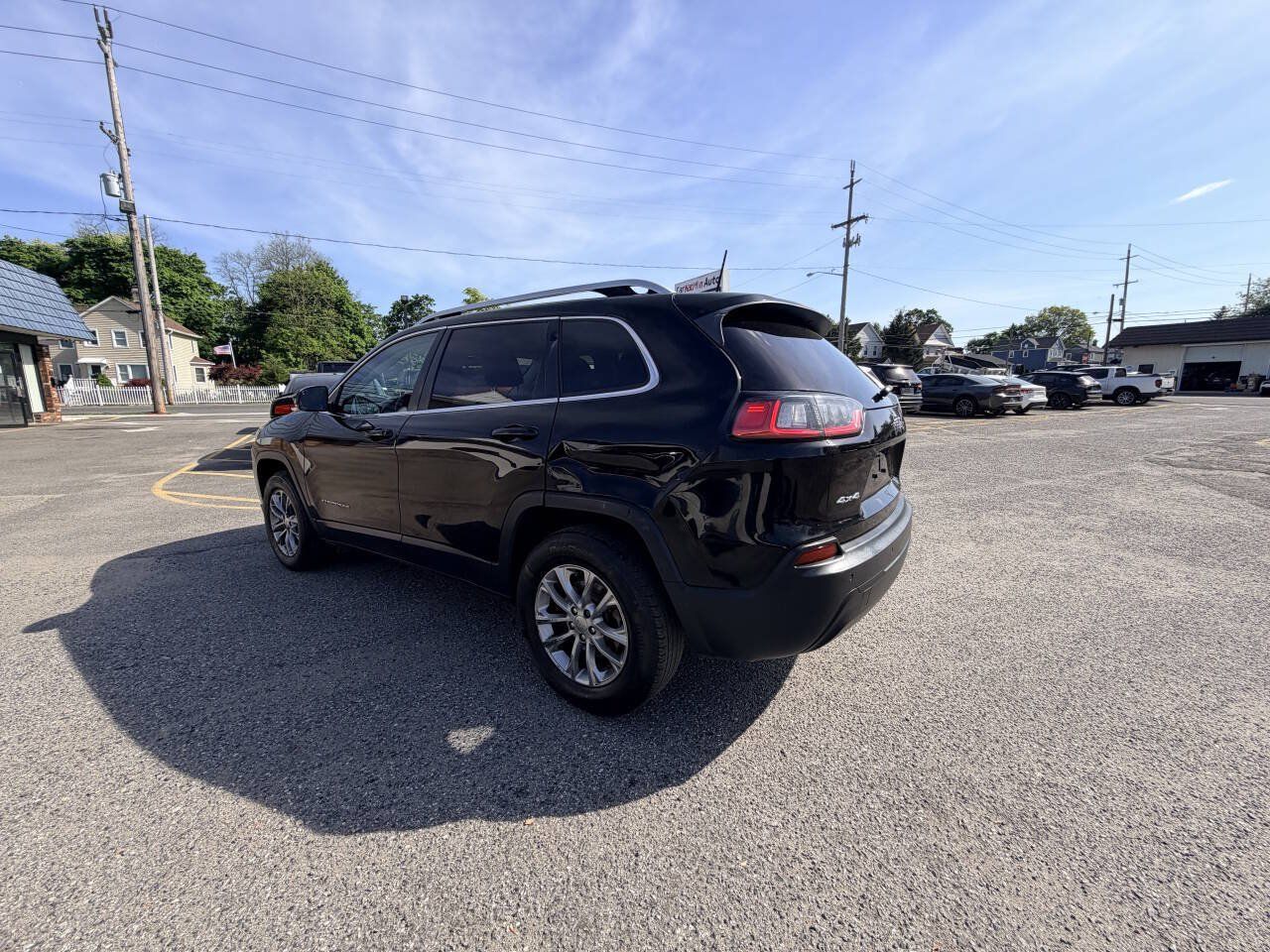 Used 2019 Jeep Cherokee Latitude Plus w/ Cold Weather Group AWD/4WD image 28