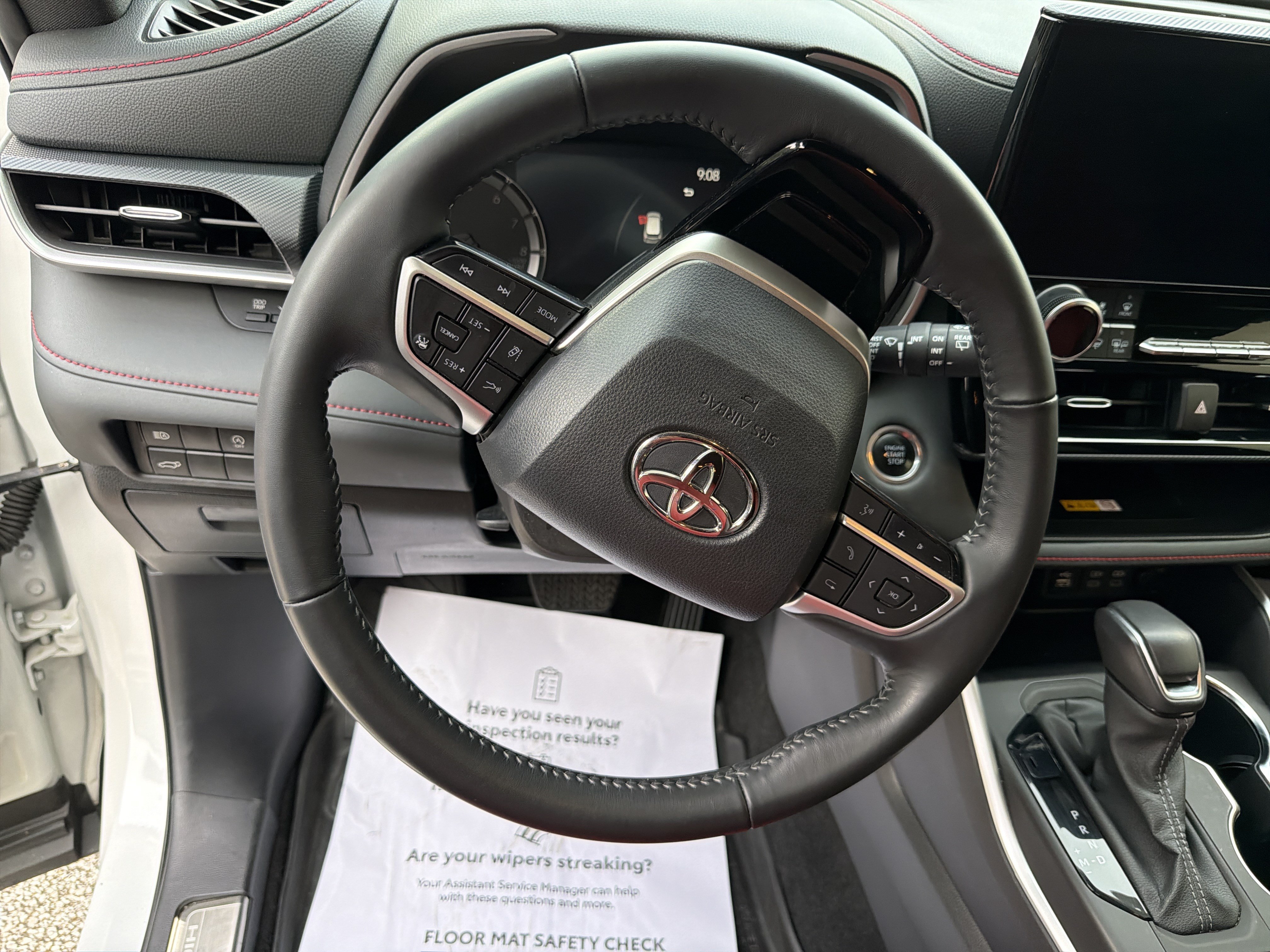 Used 2024 Toyota Highlander XSE AWD/4WD image 12