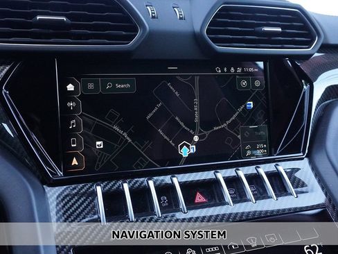 Used 2022 Lamborghini Urus AWD/4WD image 3