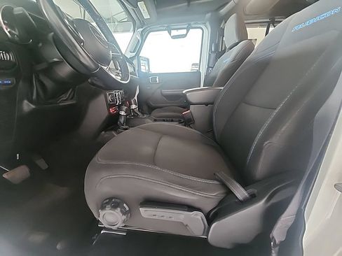 Used 2022 Jeep Wrangler Unlimited Rubicon 4xe AWD/4WD image 6