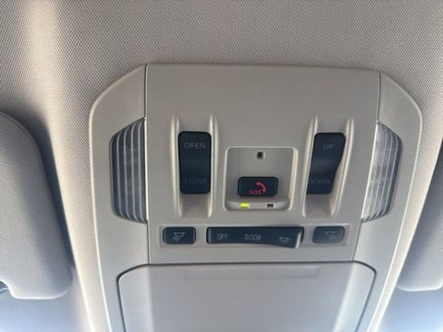 Used 2025 Toyota Highlander XLE image 35