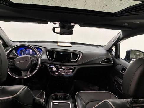 Used 2018 Chrysler Pacifica Limited FWD image 20