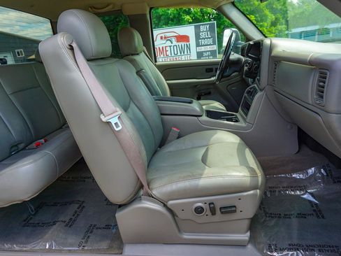 Used 2005 GMC Sierra 2500 SLT w/ Heavy-Duty Power Package AWD/4WD image 21