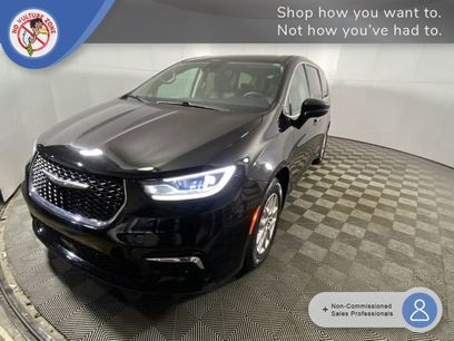 Used 2024 Chrysler Pacifica Touring-L