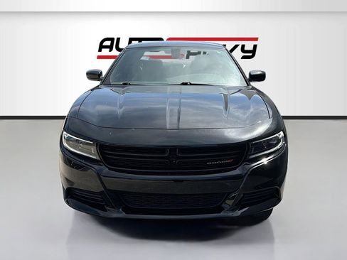 Used 2023 Dodge Charger SXT image 2