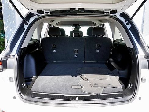 Certified 2023 Jeep Grand Cherokee Laredo RWD image 14