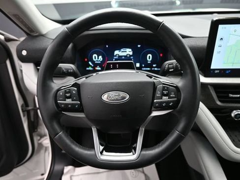 Certified 2025 Ford Explorer Platinum w/ Ultimate Package AWD/4WD image 15