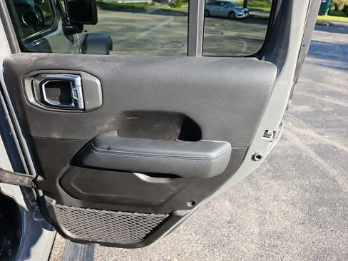 Used 2023 Jeep Wrangler Unlimited Rubicon 4xe w/ Cold Weather Group AWD/4WD image 14