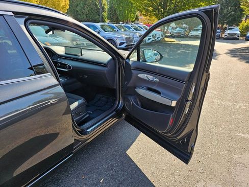 Used 2025 Genesis GV70 3.5T Sport image 28