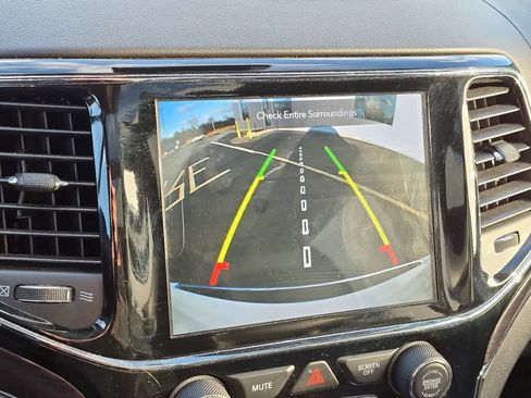 Used 2019 Jeep Grand Cherokee Overland image 16