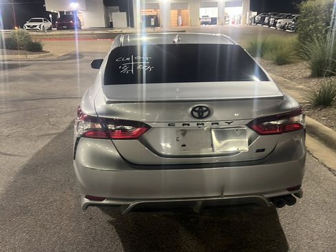 Used 2021 Toyota Camry SE image 6