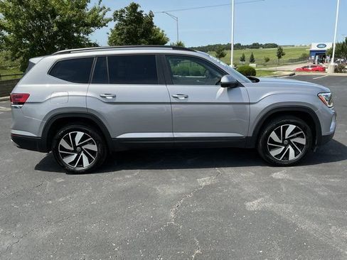 Used 2025 Volkswagen Atlas SE AWD/4WD image 3