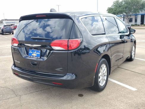 Used 2024 Chrysler Voyager LX image 3