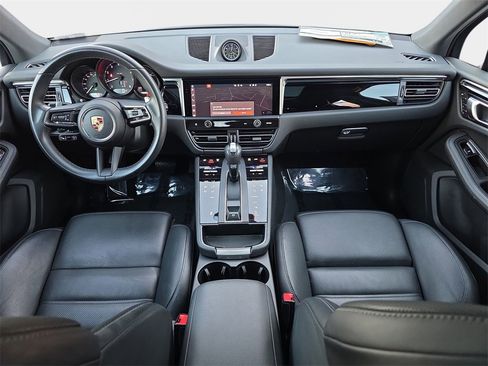 Used 2023 Porsche Macan image 10