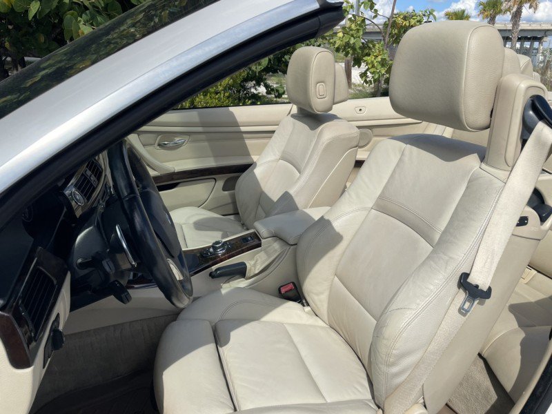 Used 2011 BMW 335i Convertible RWD image 2