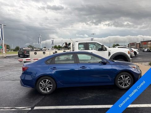 Used 2024 Kia Forte LXS FWD image 4