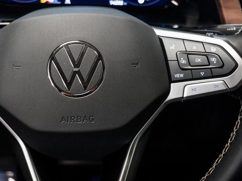 Used 2025 Volkswagen Atlas SE AWD/4WD image 17