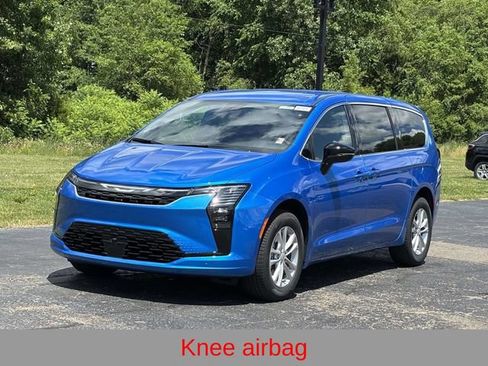 New 2027 Chrysler Pacifica Select AWD/4WD image 29