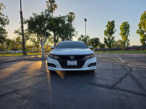 Used 2019 Honda Accord Sport image 2