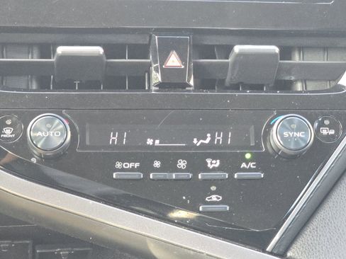 Used 2022 Toyota Camry SE w/ Convenience Package FWD image 28