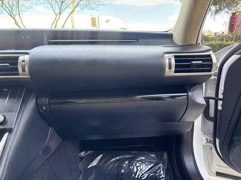 Used 2015 Lexus IS 250 RWD image 18