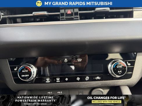 New 2026 Mitsubishi Outlander AWD image 19