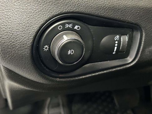 Used 2023 Jeep Renegade Latitude w/ Premium Group AWD/4WD image 18