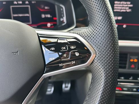 Used 2025 Volkswagen Jetta GLI Autobahn FWD image 19