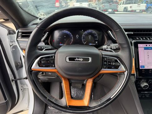 Used 2023 Jeep Grand Cherokee L Summit AWD/4WD image 14