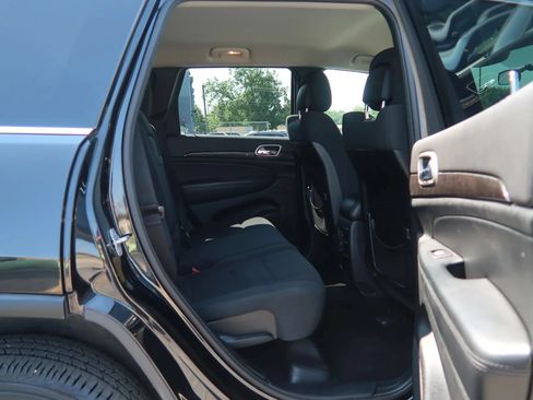 Used 2012 Jeep Grand Cherokee Laredo w/ Laredo E Group AWD/4WD image 21