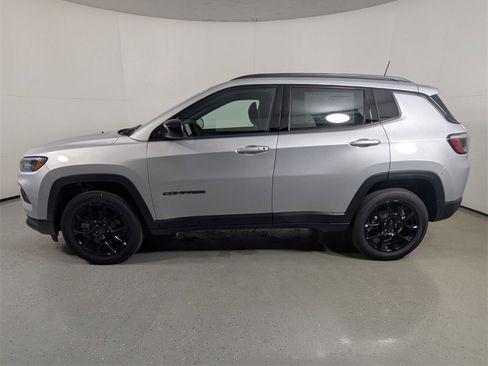 New 2026 Jeep Compass Latitude image 4