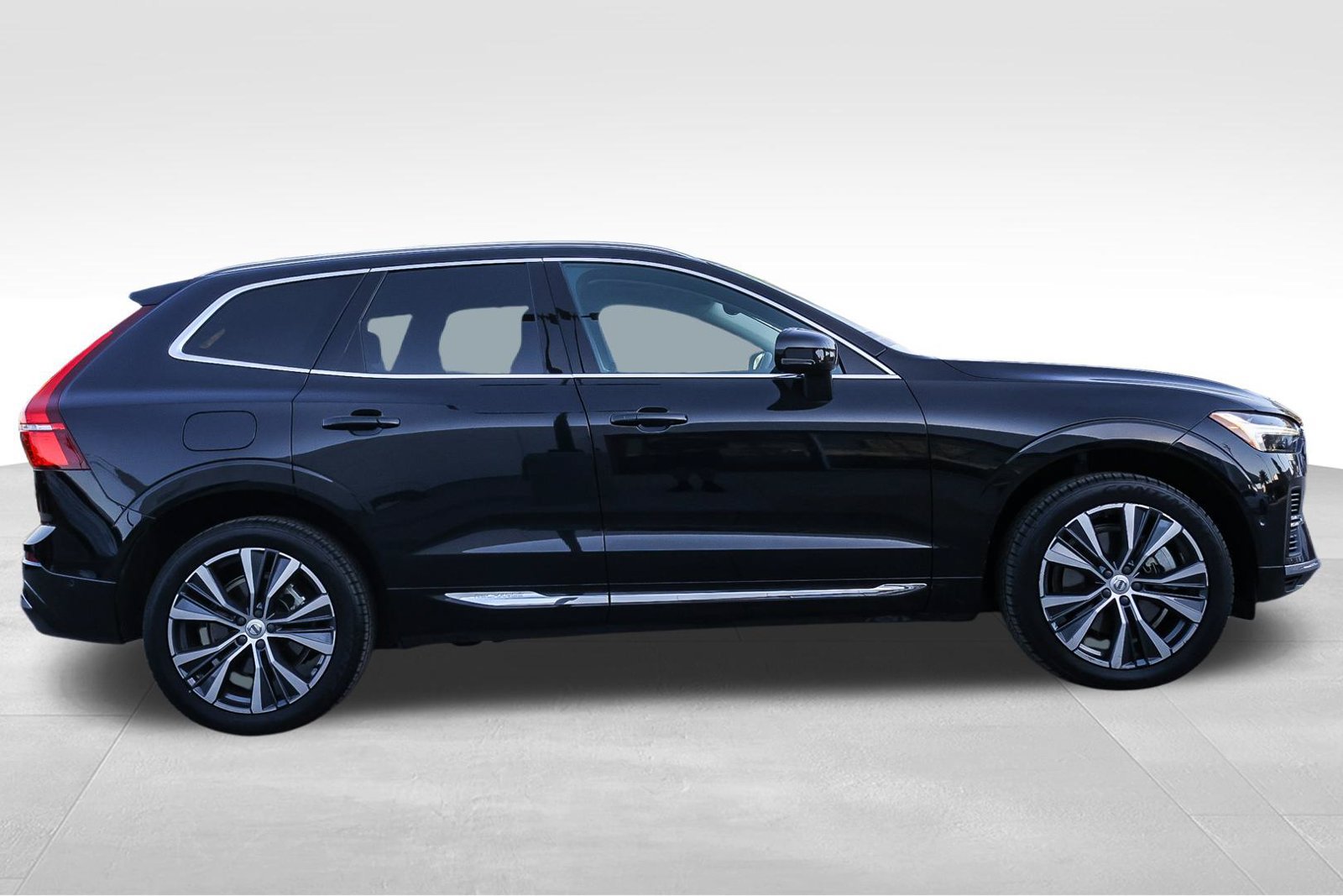 Used 2022 Volvo XC60 T8 Inscription Expression w/ Advanced Package AWD/4WD image 4