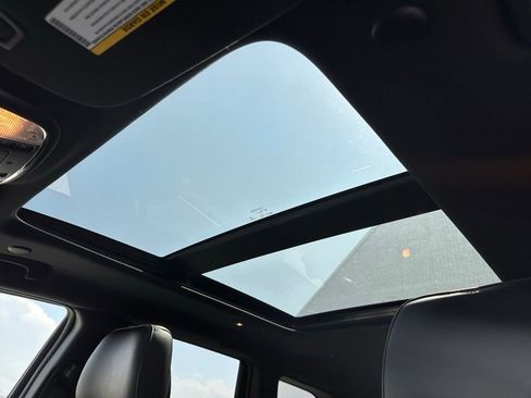 Used 2021 Jeep Grand Cherokee Limited w/ Luxury Group II image 24