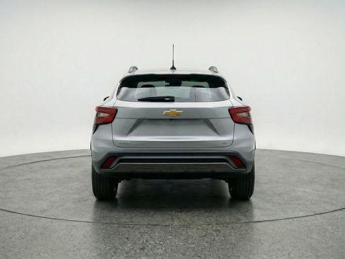 Used 2025 Chevrolet Trax LT FWD image 7
